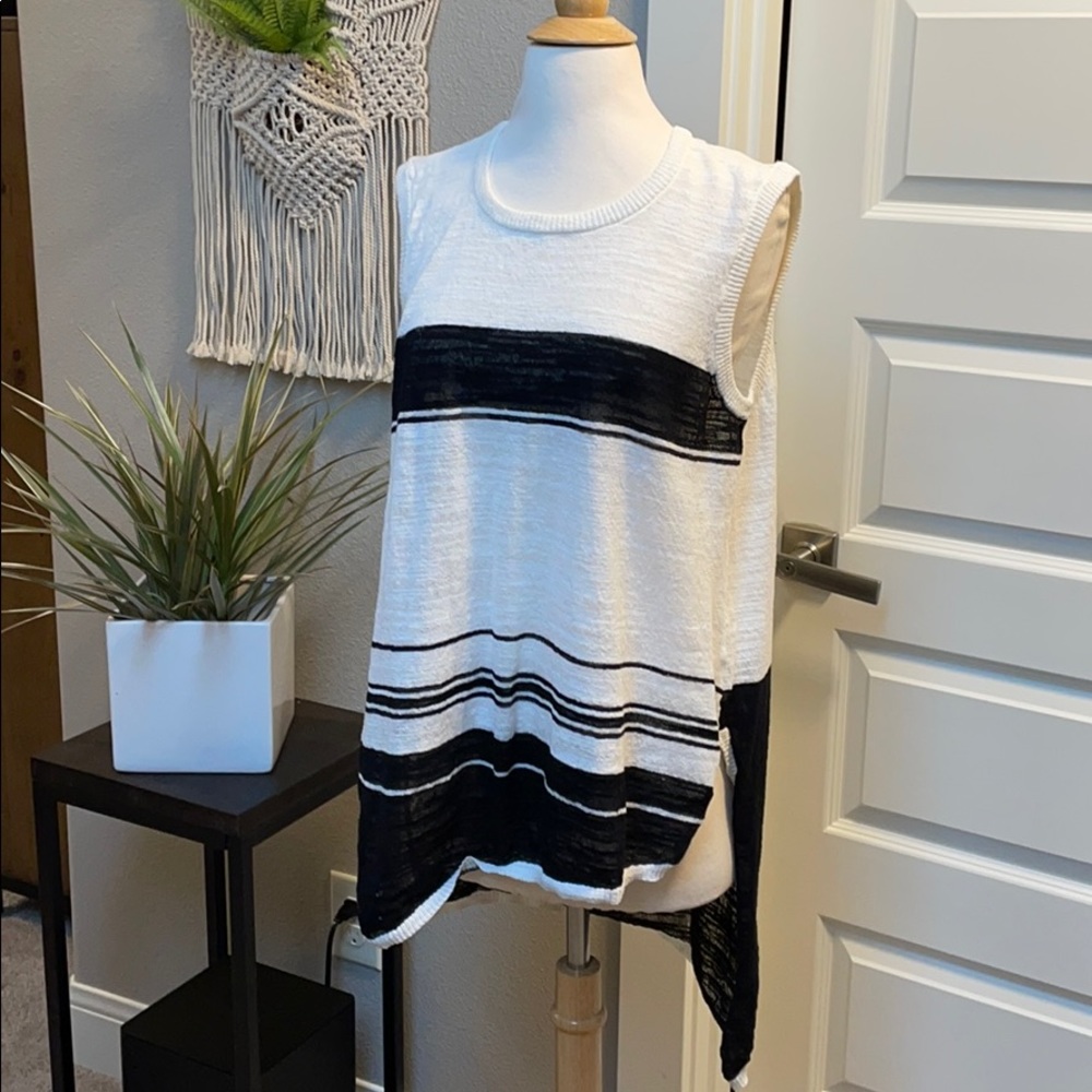 Anthropologie left of center cream black tunic sm